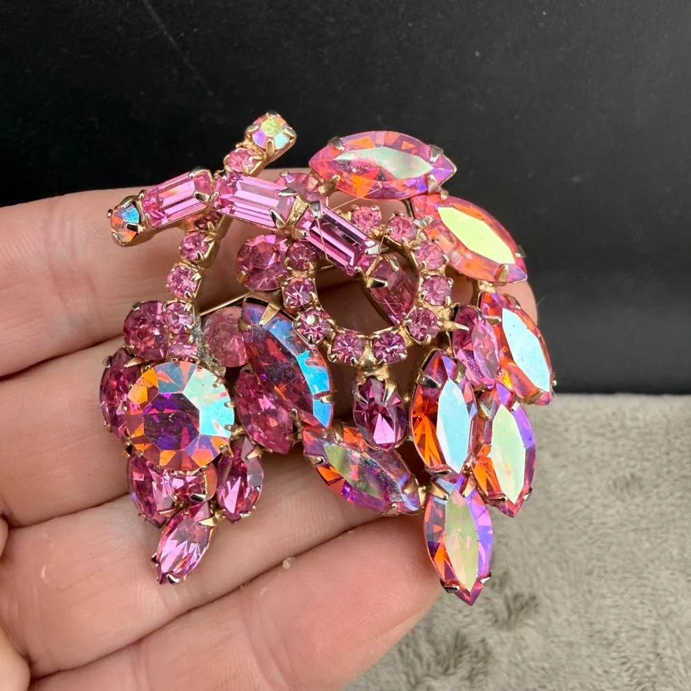 Vintage Weiss Rhinestone Brooch Clip On Earrings‎ Pink Signed